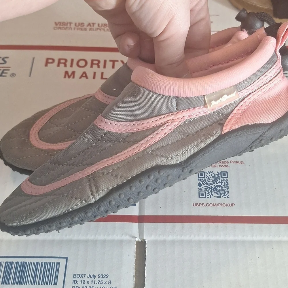 GIRLS WATER SHOES SIZE 2 JUST SPEED